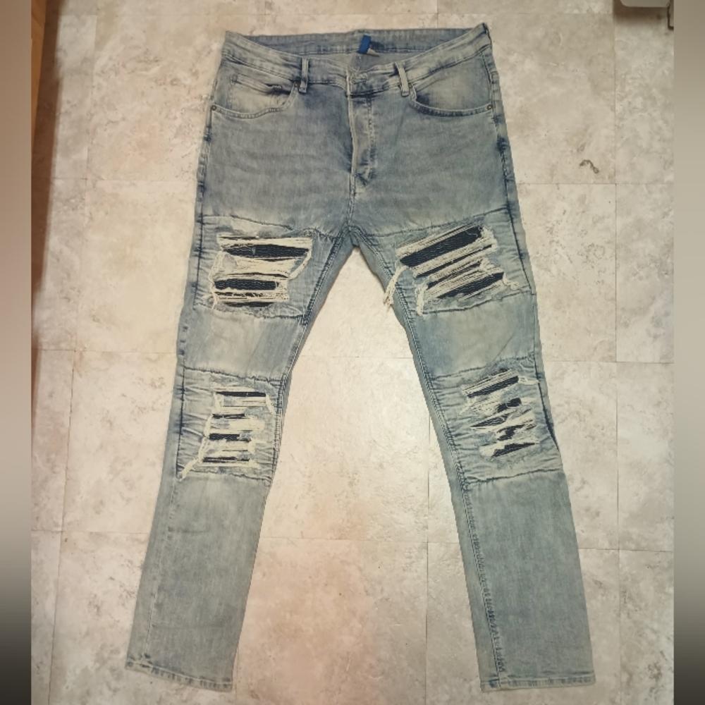 2 pairs of Divided jeans